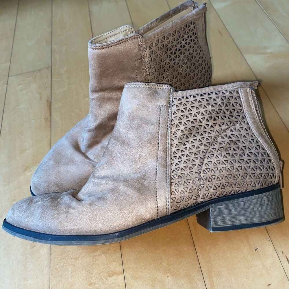 Dress boots